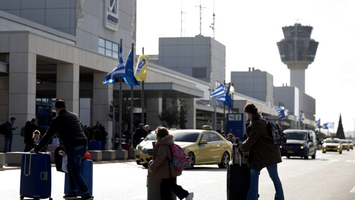 Ο Σύνδεσμος Τουριστικών Γραφείων δεν βλέπει μέχρι στιγμής ακυρώσεις στα οργανωμένα ταξίδια λόγω του πολέμου στη Μέση Ανατολή