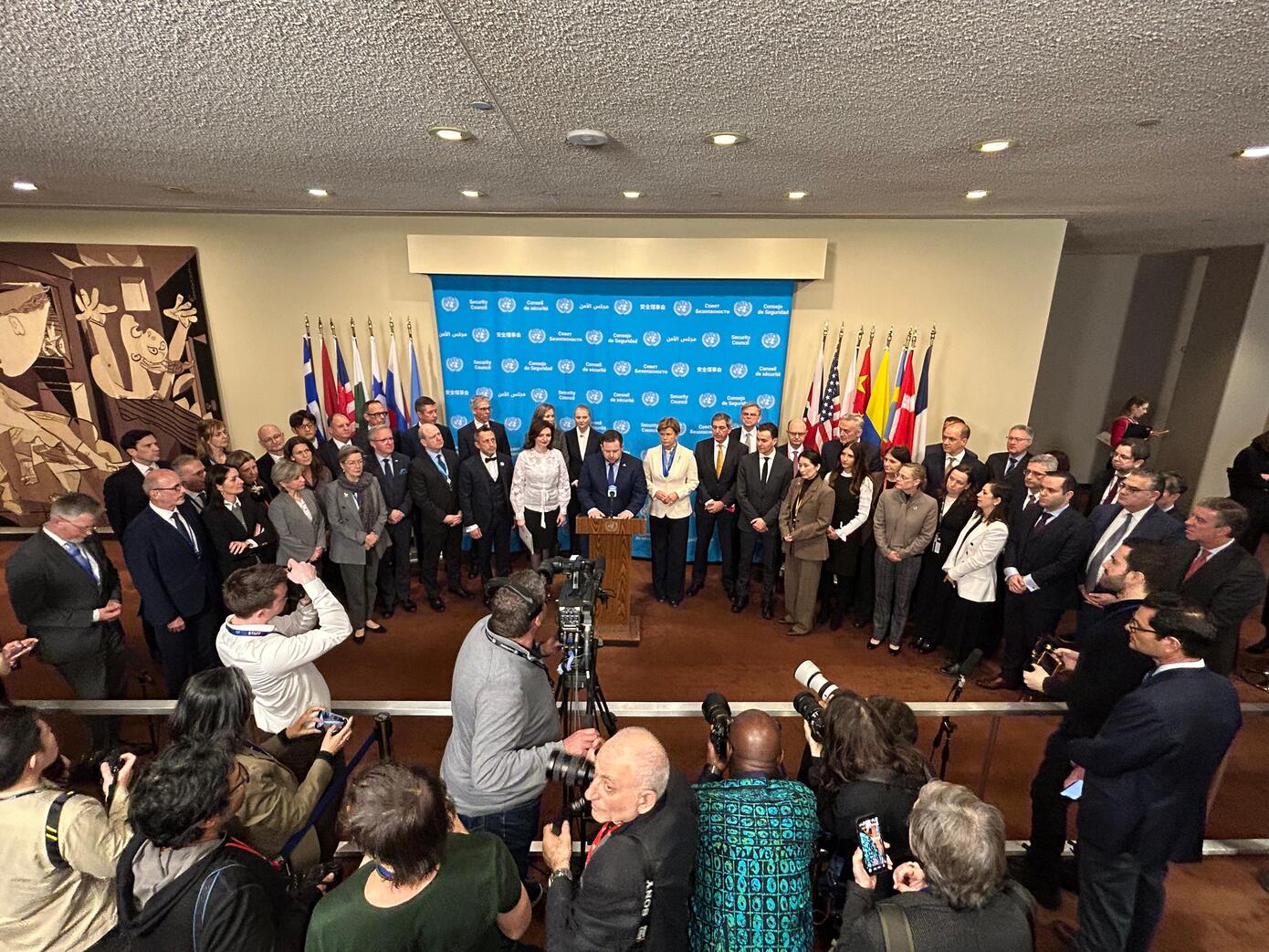 Αγωνία για τους αθλητές της ομάδας μπάσκετ του Άρη που παγιδεύτηκαν στο Αμπού Ντάμπι μετά τις επιθέσεις