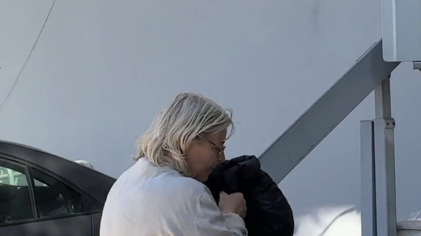Παραδόθηκε η Ελένη Ζαρούλια