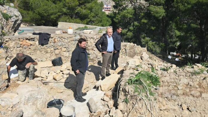 Δημαρχιακή Επίσκεψη στις Αναστηλώσεις του Βενετσιάνικου Φρουρίου Χώρας Σφακίων