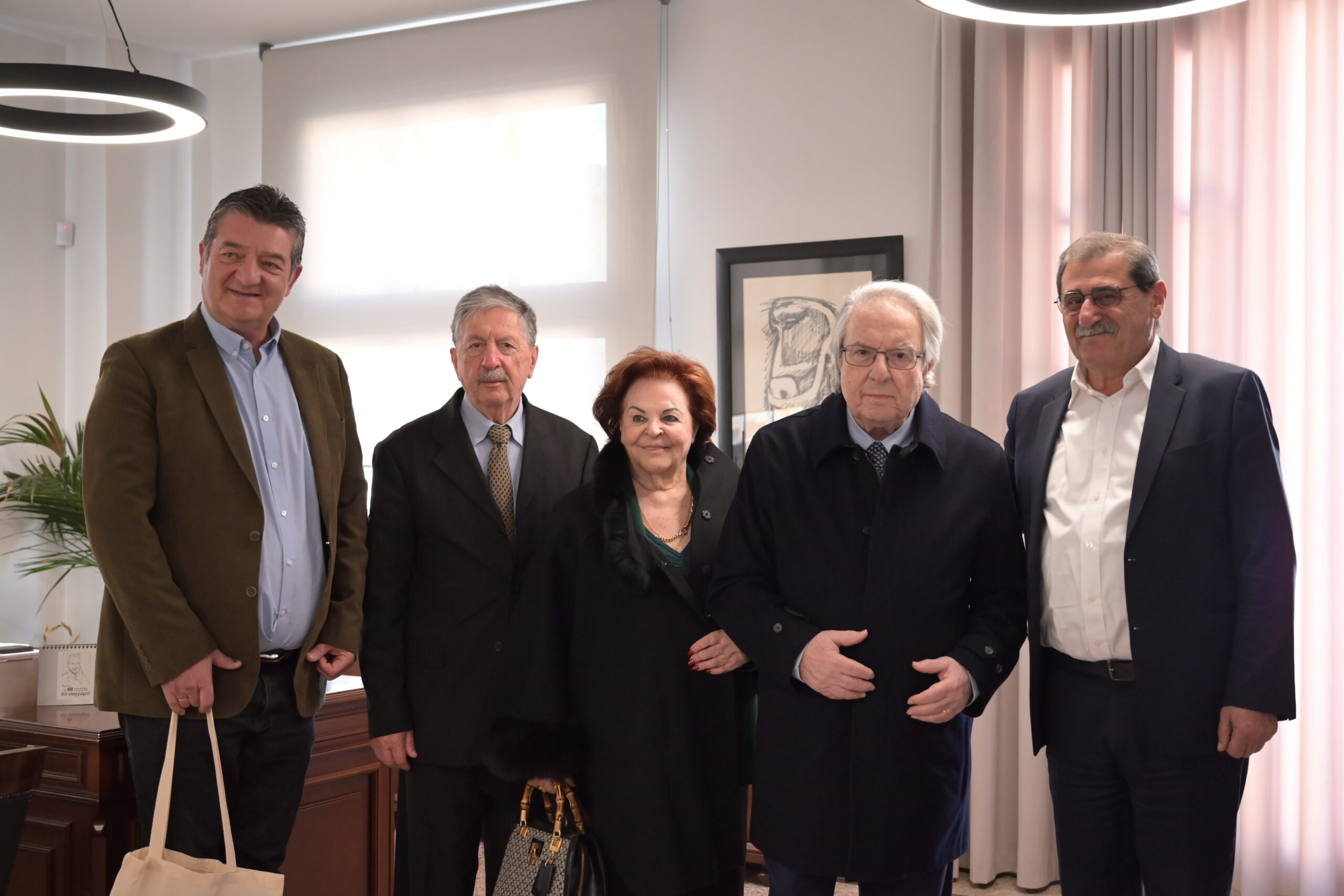 Επίσκεψη Γ. Μπαμπινιώτη, Προέδρου Φιλεκπαιδευτικής Εταιρείας, στο Δημαρχείο Πατρών