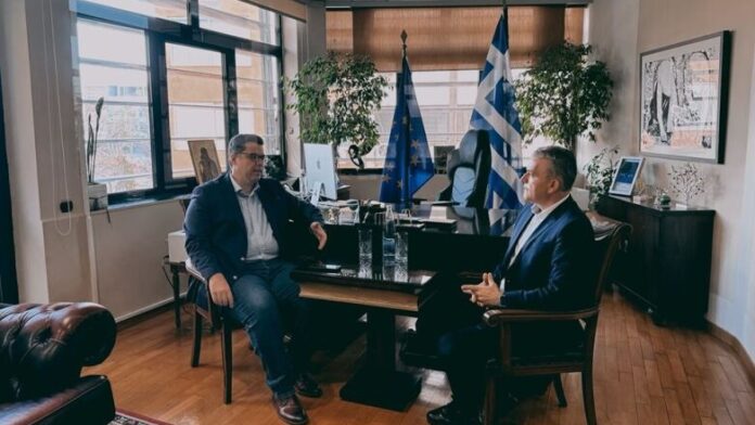Συνάντηση Δημάρχου Λαρισαίων με τον Υφυπουργό κοντά στον Πρωθυπουργό