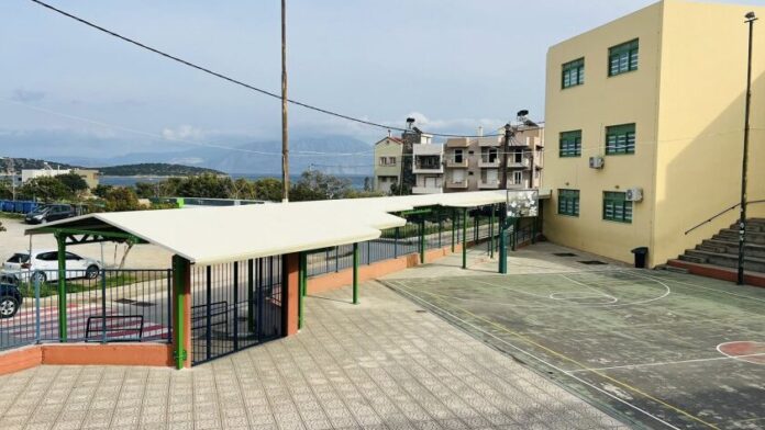 Δ.Αγ.Νικολάου: Ολοκληρώθηκε η κατασκευή προστατευτικού στεγάστρου στο Ειδικό Δημοτικό Σχολείο