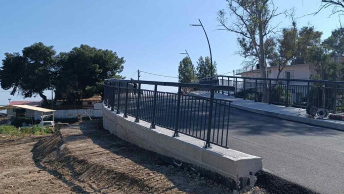 Περιφέρεια Πελοποννήσου: Ολοκληρώθηκε η σύγχρονη γέφυρα στον Ερασίνο ποταμό στη Νέα Κίο