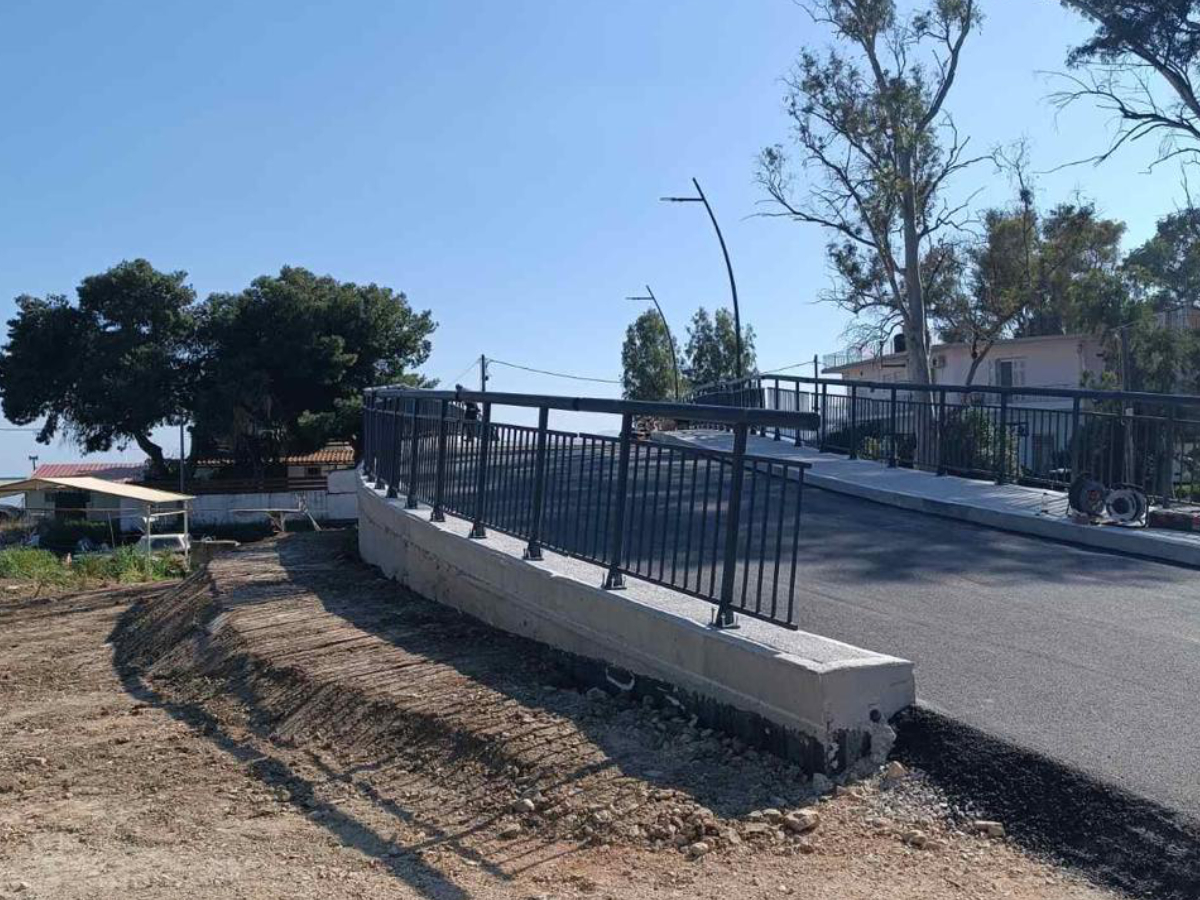 Περιφέρεια Πελοποννήσου: Ολοκληρώθηκε η σύγχρονη γέφυρα στον Ερασίνο ποταμό στη Νέα Κίο