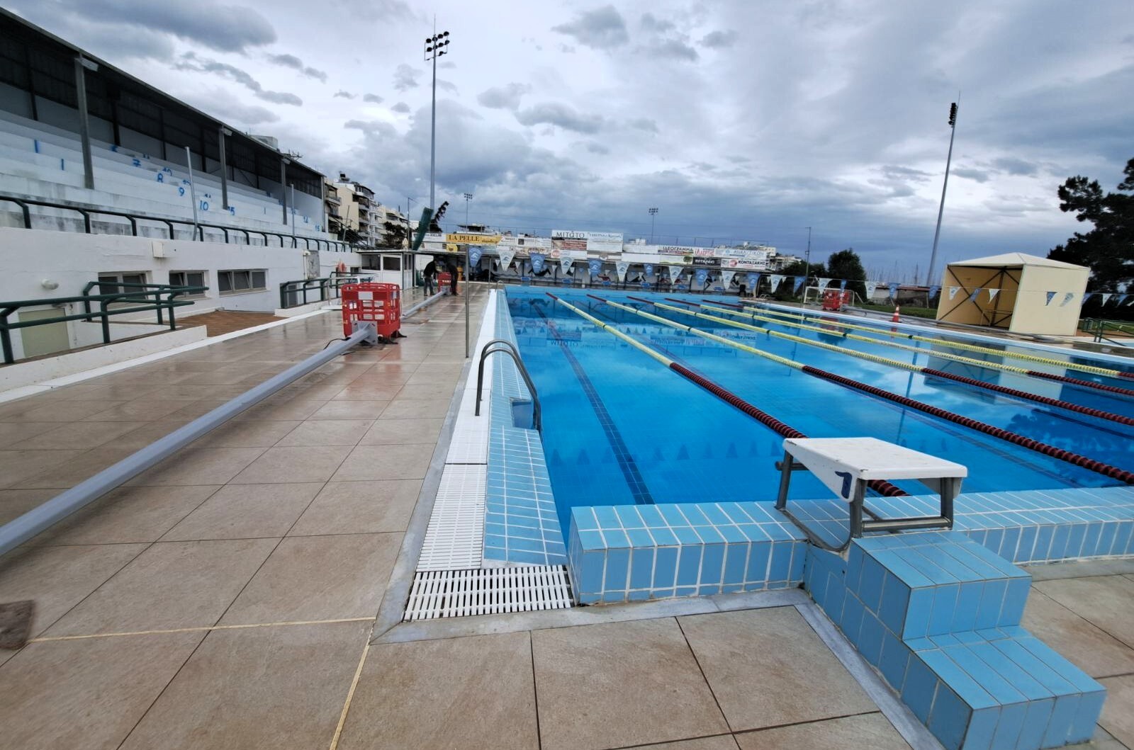 Δ.Αγ.Νικολάου: Ολοκληρώνεται η ανανέωση των πυλώνων φωτισμού στο Κολυμβητήριο «Γιώργος Μπίας»