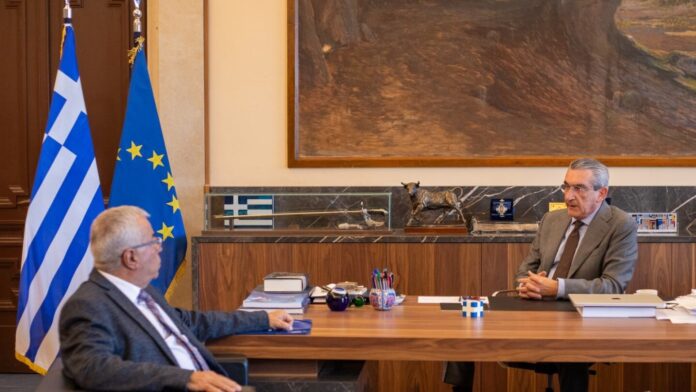 Συνάντηση εργασίας Γ. Χατζημάρκου με τον Διοικητή του Γ.Ν. Ρόδου στην Περιφέρεια Νοτίου Αιγαίου