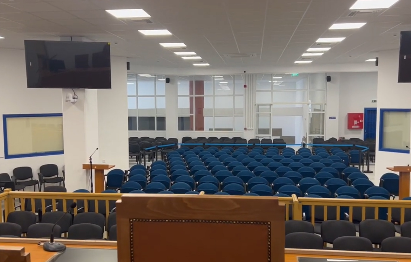 Δίκη για Τέμπη: Οι αλλαγές στην αίθουσα, πώς θα εισέλθουν δικηγόροι, συγγενείς και κατηγορούμενοι – «Αστακός» το δικαστήριο