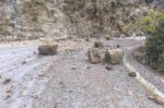 Πανικός στη Σαντορίνη λόγω κατολισθήσεων – Αποκλεισμένος ο δρόμος προς το λιμάνι