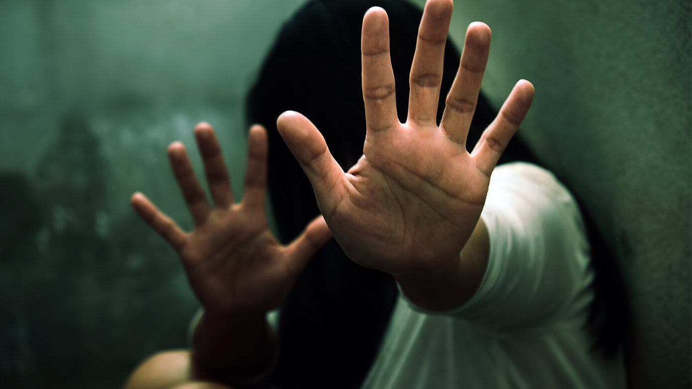 Ενώπιον ανακριτή ο 34χρονος για τον βίαιο ξυλοδαρμό της συντρόφου του στη Θεσσαλονίκη – Ζητούσε απεγνωσμένα βοήθεια