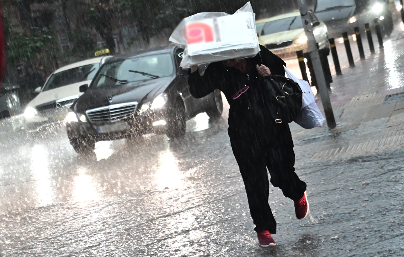 Ασταθής καιρός με βροχοπτώσεις, καταιγίδες, αφρικανική σκόνη, πτώση θερμοκρασίας και δυνατούς ανέμους