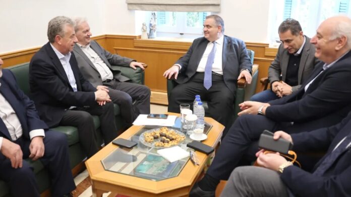 Σύσκεψη Περιφερειάρχη Κρήτης και Δημάρχων με τον Υφυπουργό Εσωτερικών Β. Σπανάκη