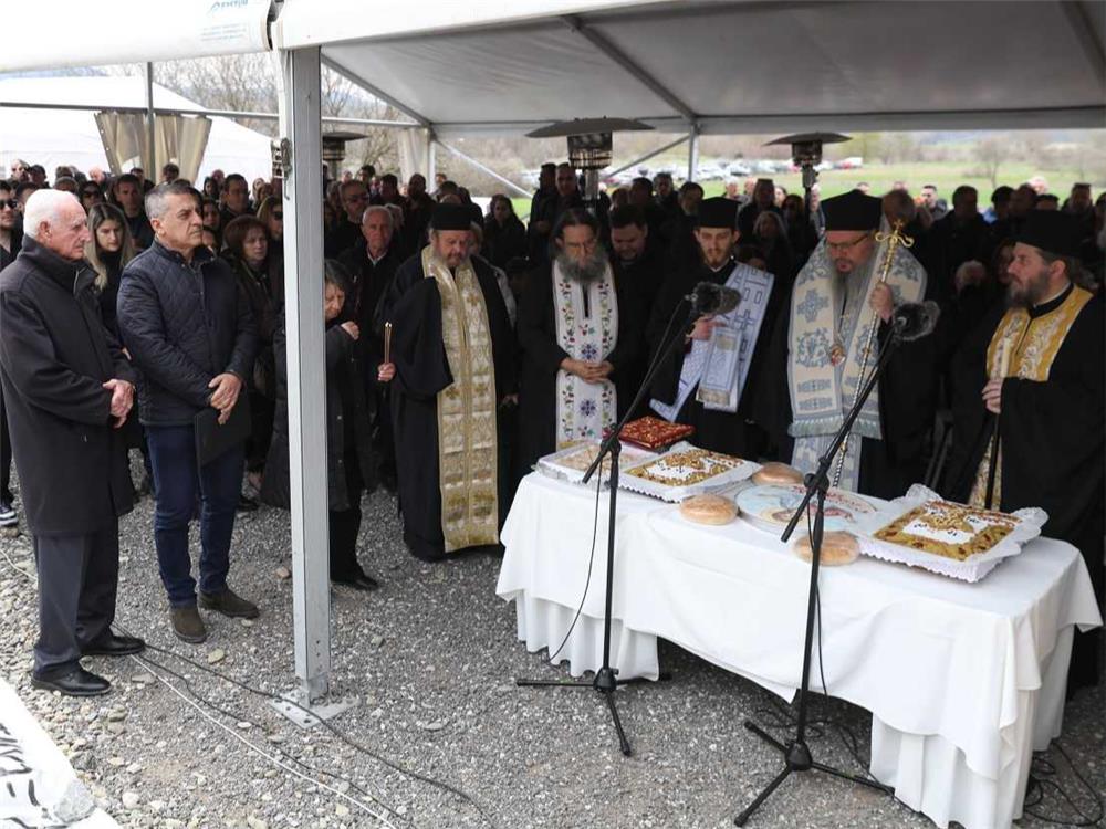 Ο Περιφερειάρχης Δημ. Κουρέτας στο μνημόσυνο των Τεμπών παρευρίσκεται