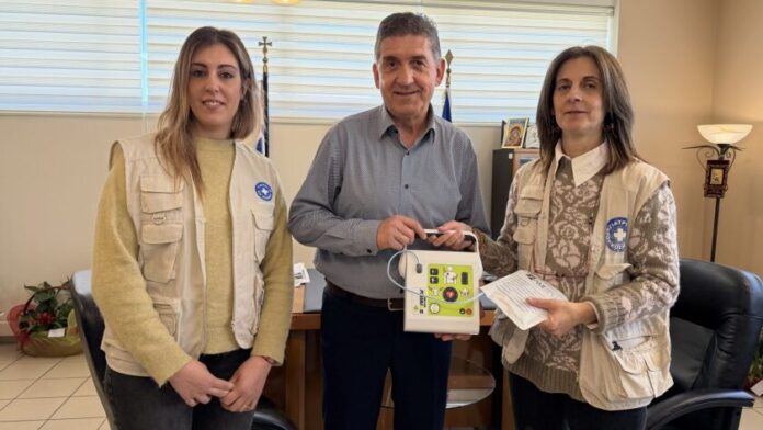 Περιφέρεια Αττικής: Παράδοση 7 απινιδωτών από τους «Γιατρούς του Κόσμου» στο Δήμο Δυτικής Αχαΐας