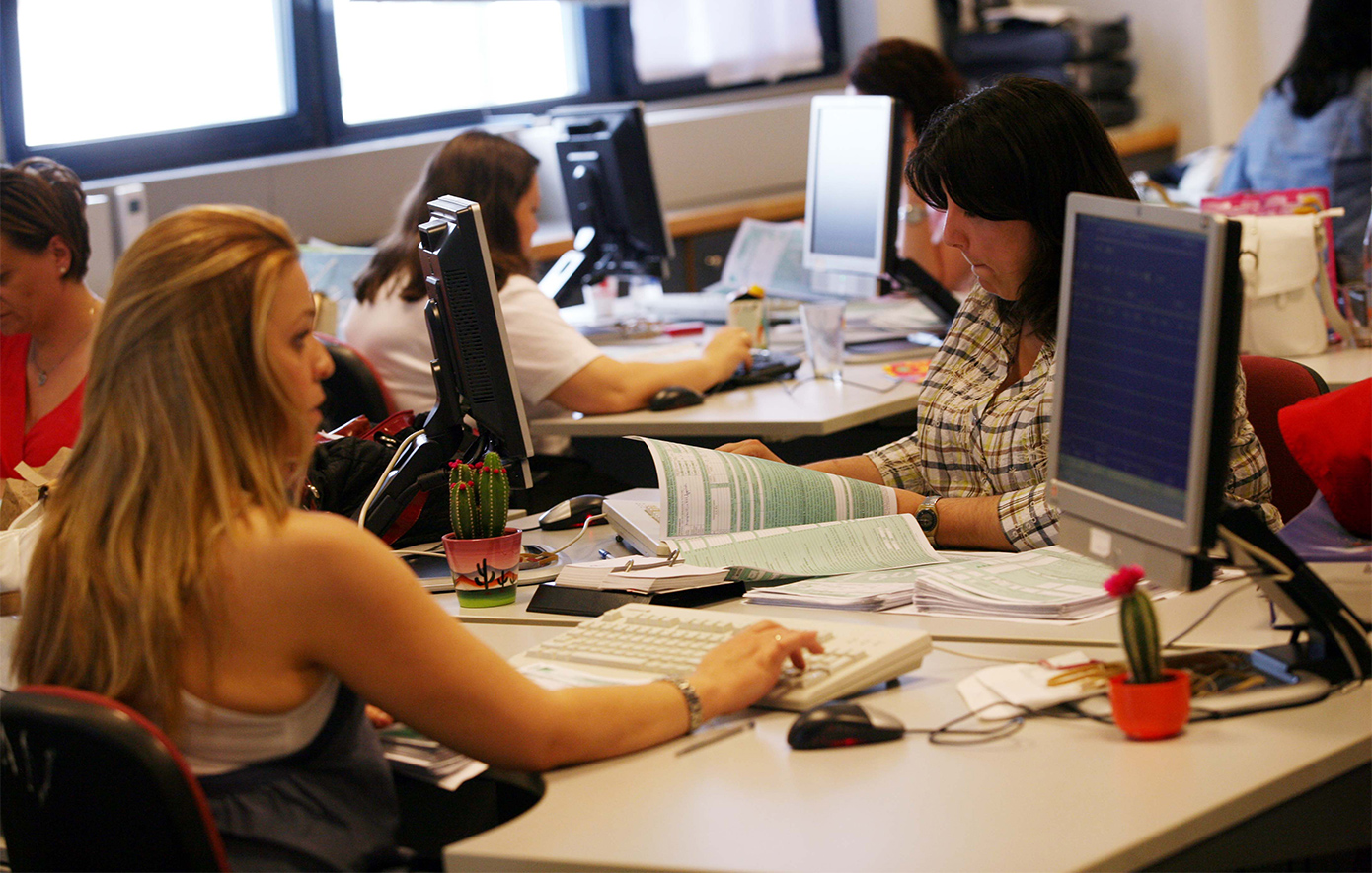 Δημόσιοι Υπάλληλοι: Τα καθαρά οφέλη από την Απριλιανή αύξηση – Λεπτομερή παραδείγματα