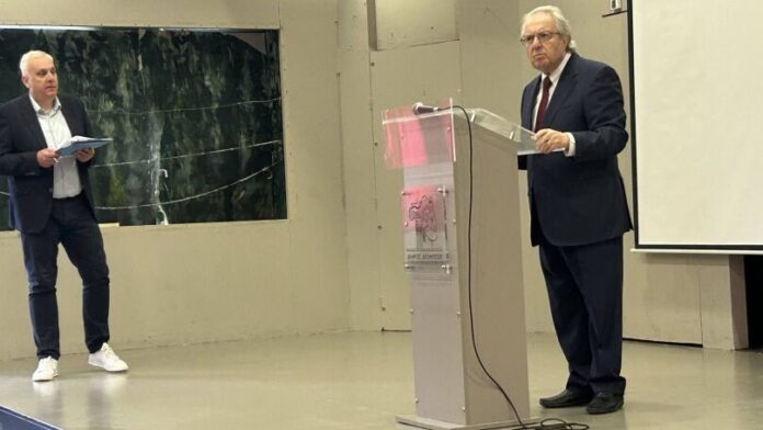 Συζήτηση μαθητών του Δήμου Διονύσου με τον Καθηγητή Γ. Μπαμπινιώτη