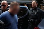«Κάλεσα τον ξάδερφό μου για να τη ρίξουμε στα σκουπίδια»: Ψυχρός και κυνικός στην ομολογία του ο μητροκτόνος της Λάρισας