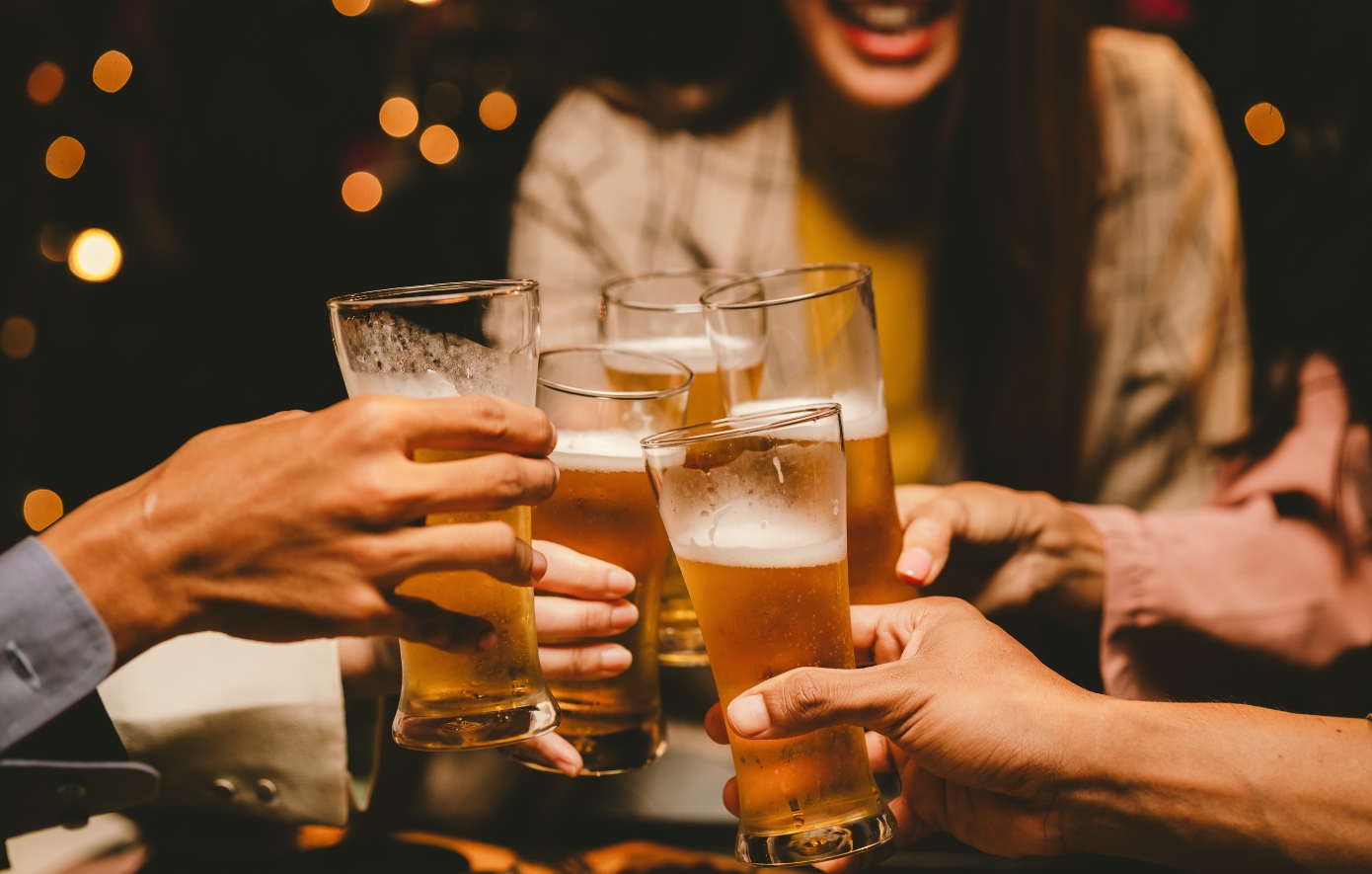 Αλλαγές στην αγορά μπίρας: Άνοδος ελληνικών μαρκών και ανακατατάξεις στα μερίδια