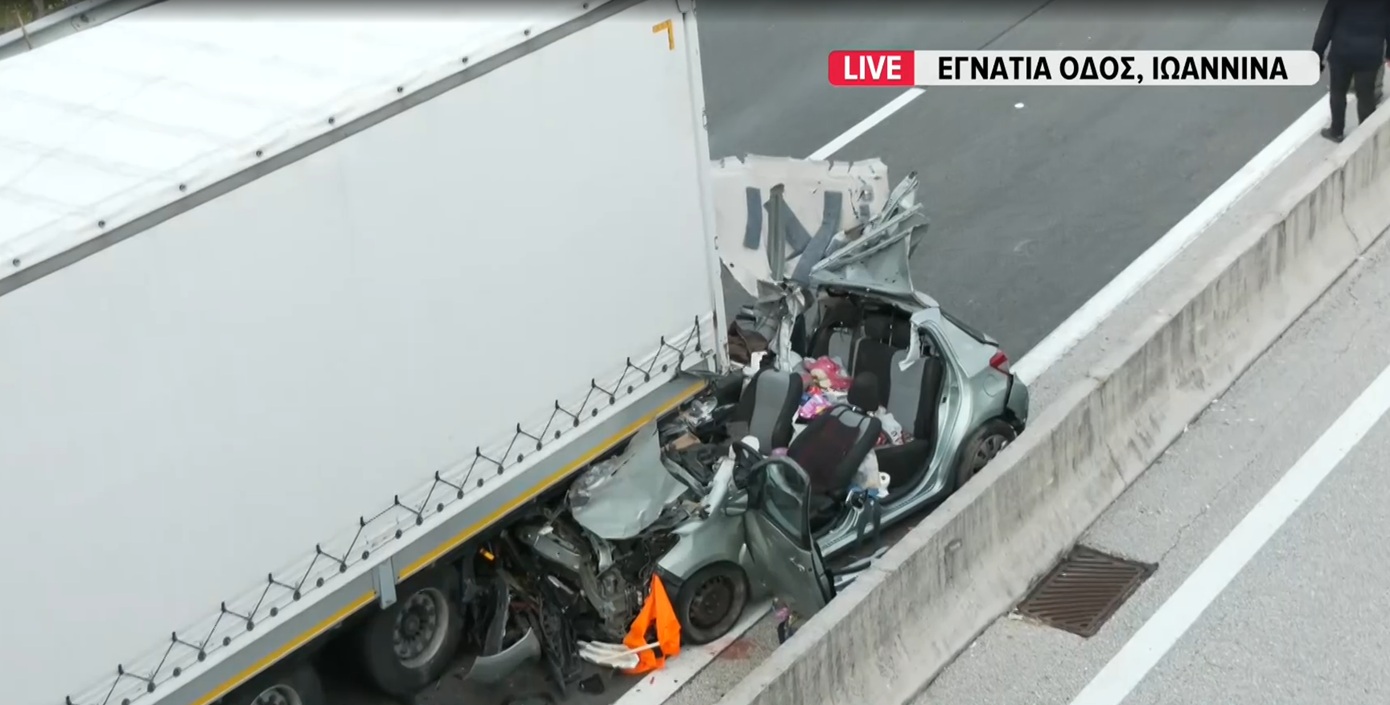 Θανατηφόρο δυστύχημα στην Εγνατία: Γυναίκα και υπάλληλος που έσπευσε να βοηθήσει χάνουν τη ζωή τους – Δείτε βίντεο