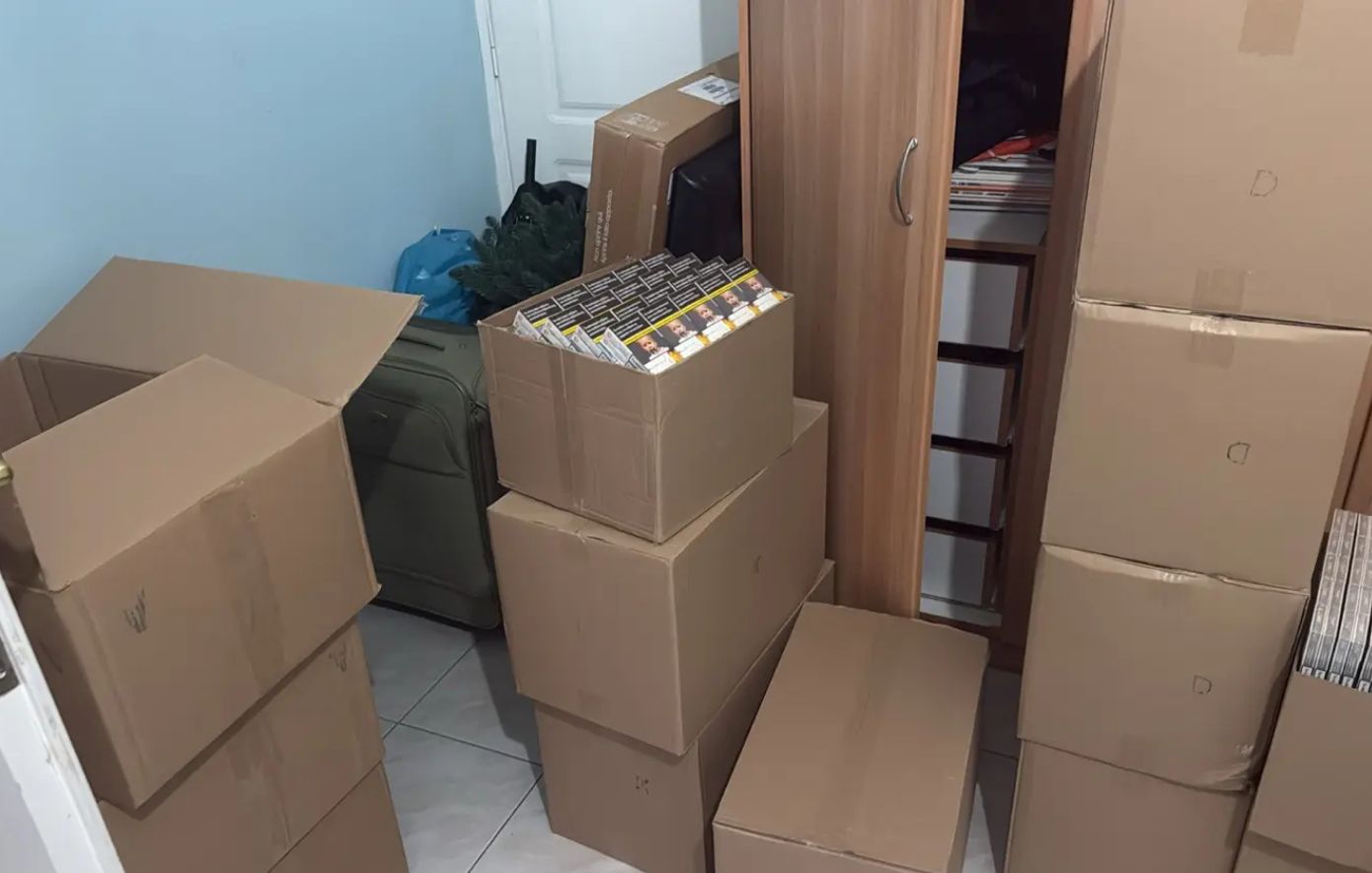 Αποκαλύφθηκε δίκτυο που διέθεσε σε ένα έτος 240.000 παράνομα πακέτα τσιγάρων – Ζημιά 1 εκατ. ευρώ για το Δημόσιο