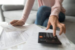 Κατώτατος μισθός μέχρι 1.196 ευρώ με τριετίες και παιδιά – Ποιοι υπάλληλοι απολαμβάνουν τις μεγαλύτερες αυξήσεις