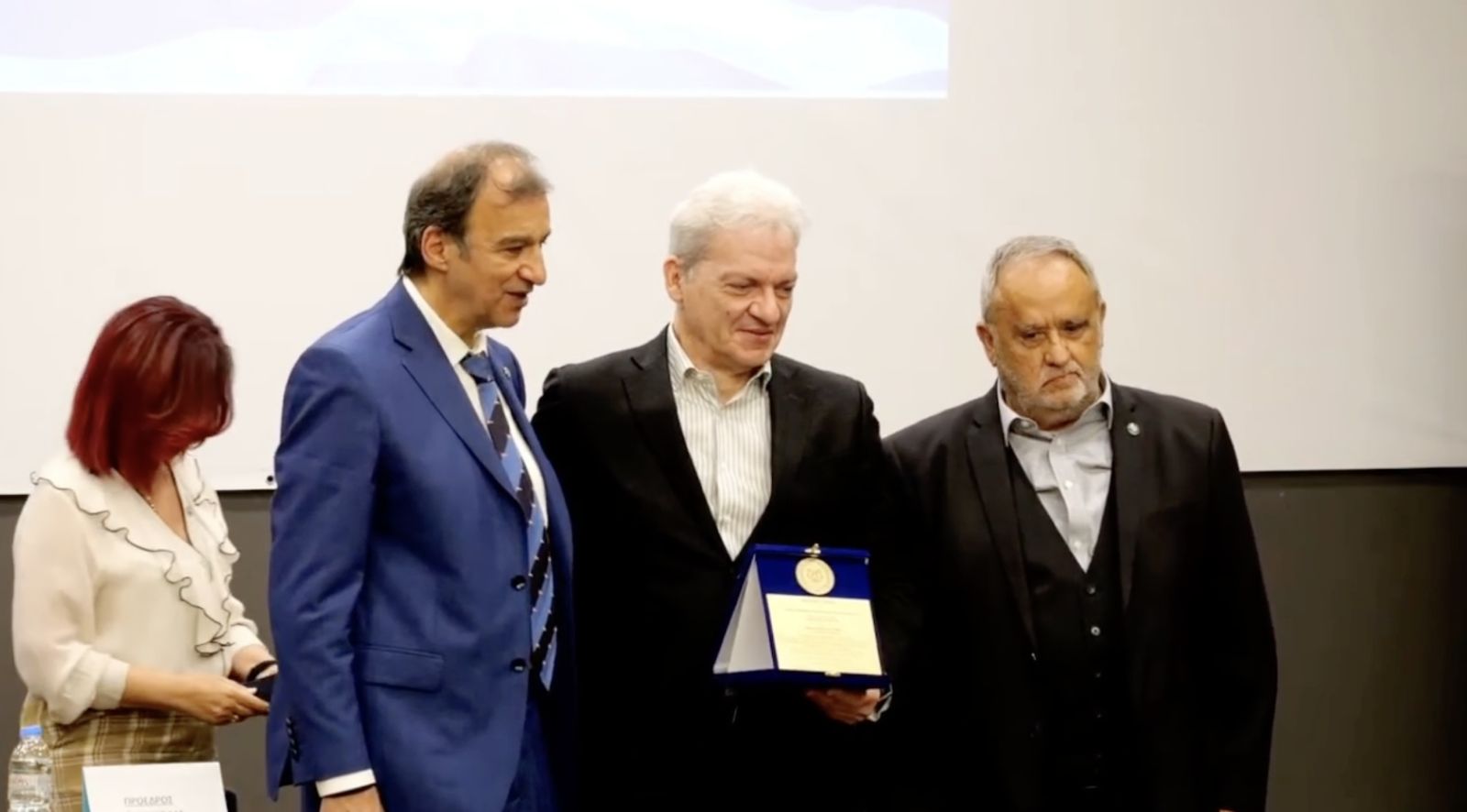 Βράβευση του δημάρχου Ηρακλείου για την αδιάκοπη προσφορά του στην κοινωνία