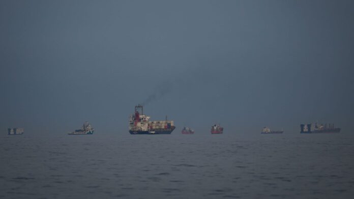 Τέλη διέλευσης για πλοία στα Στενά του Ορμούζ εξετάζει το Ιράν