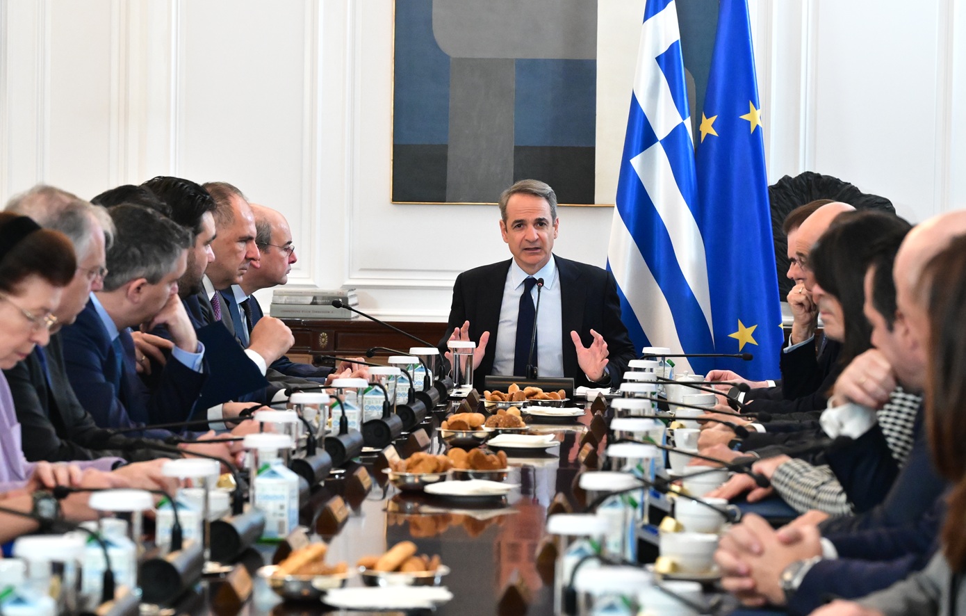 Κατώτατος μισθός: Με τις εξελίξεις στη Μέση Ανατολή και τις αυξήσεις τιμών, η κυβέρνηση καλείται να αποφασίσει τελικά