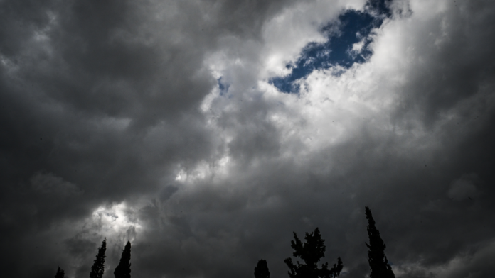 Ο Τσατραφύλλιας προειδοποιεί για «σιβηρική καταιγίδα» με βροχές και χιόνια – Πότε θα ξεκινήσει η κακοκαιρία