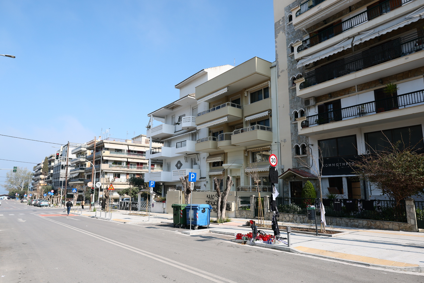 Η ιστορία της δολοφονίας του 20χρονου στην Καλαμαριά – Οι δύο καταζητούμενοι, ο 23χρονος που παραδόθηκε και τα κίνητρα