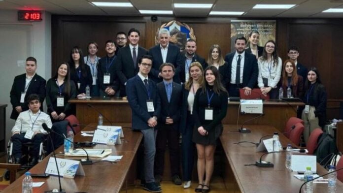 ΚΕΔΕ: «Η Αυτοδιοίκηση μπορεί να φέρει κοντά τη νέα γενιά στη δημοκρατία»