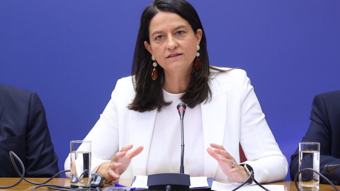 Ζωντανά η συνέντευξη Τύπου για την καινούρια αύξηση του κατώτατου μισθού