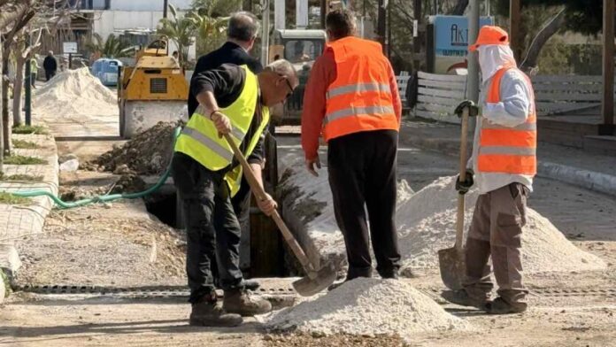 Επιθεώρηση Δημάρχου Κορινθίων στις εργασίες αποχέτευσης του Σαρωνικού