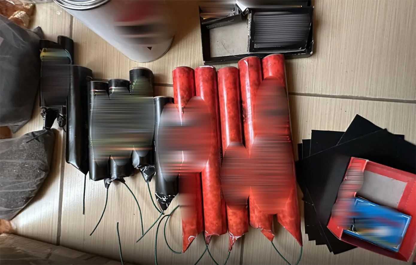 Σύλληψη ανηλίκου για πώληση αυτοσχέδιων κροτίδων από το σπίτι του στον Άγιο Δημήτριο