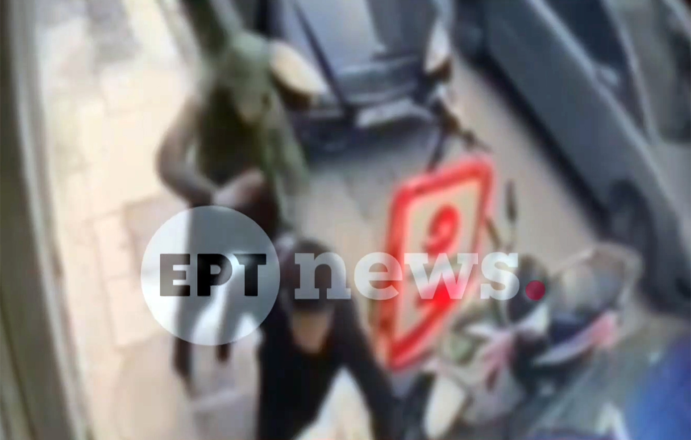 Συγκλονιστικό βίντεο με τους δράστες να φεύγουν μετά το μαχαίρωμα 17χρονου στον Άγιο Παντελεήμονα – Καταδίωξη για τη σύλληψή τους