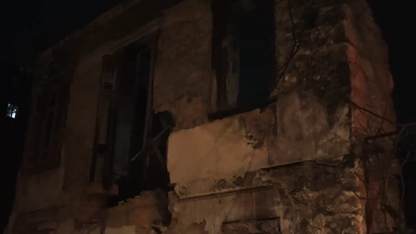 Γυναίκα βρέθηκε απανθρακωμένη σε πυρκαγιά εγκαταλελειμμένου κτιρίου στο Μεταξουργείο