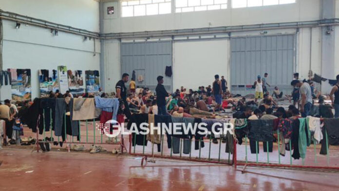 Το υπουργείο Μετανάστευσης εγκαινιάζει δύο κέντρα καταγραφής μεταναστών σε Χανιά και Ηράκλειο