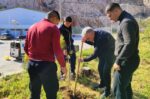 Μαθητές συμβάλλουν σε επιτυχημένη δενδροφύτευση στο ΔΑΚΑΝ Νίκαιας