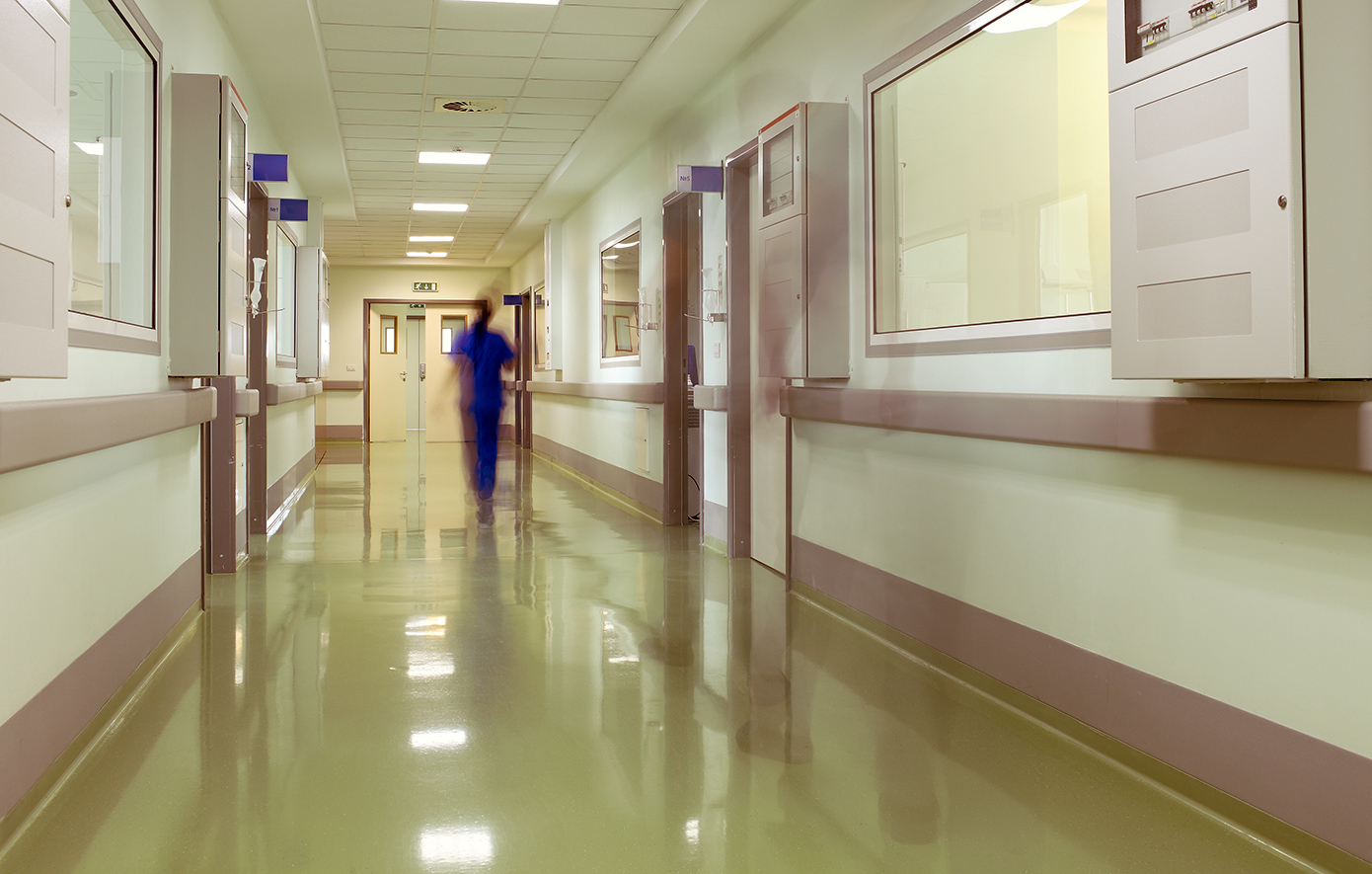 Σύγκρουση γιγάντων στην ιδιωτική υγεία: Ασφαλιστικές και κλινικές αντιμέτωπες για το κόστος