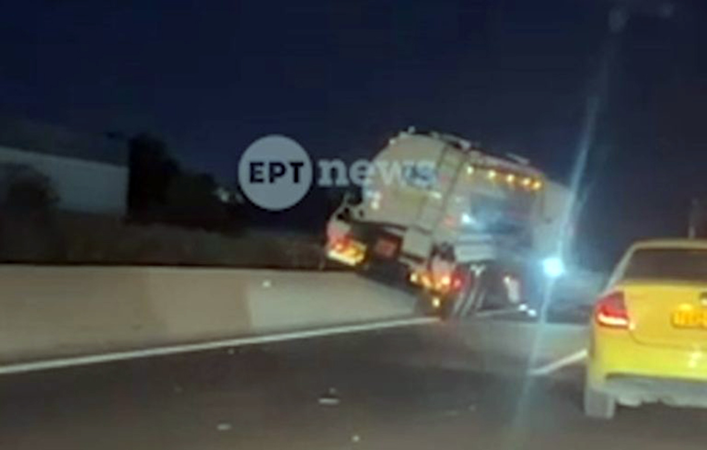 Σοβαρό τροχαίο με βυτιοφόρο στα Οινόφυτα – «Πέρασε» τα διαχωριστικά του δρόμου