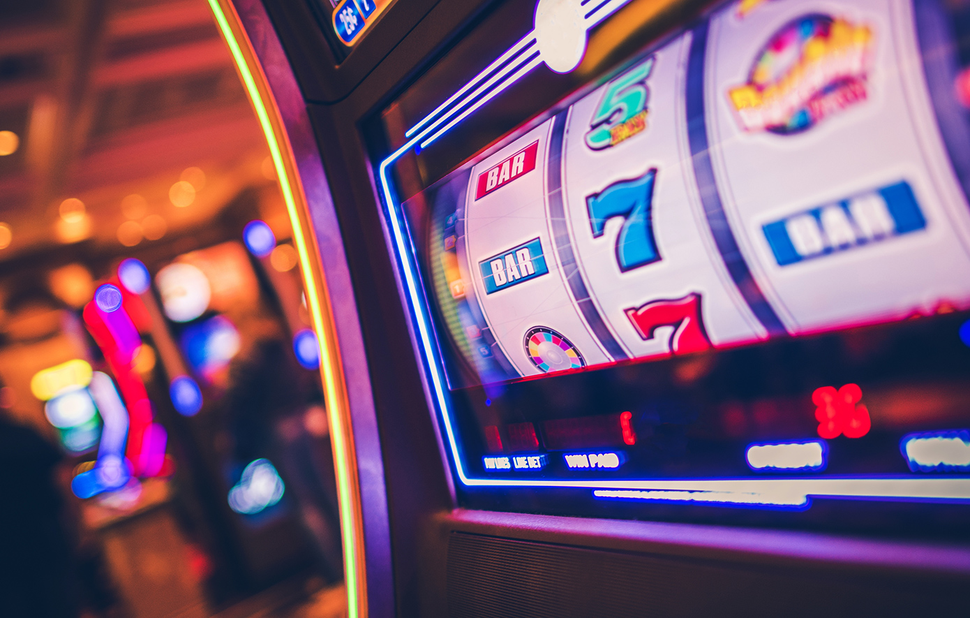 Εκτεταμένη αστυνομική επιχείρηση σε Αττική, Θεσσαλονίκη, Πάτρα και Αγρίνιο για κύκλωμα παράνομων τυχερών παιχνιδιών