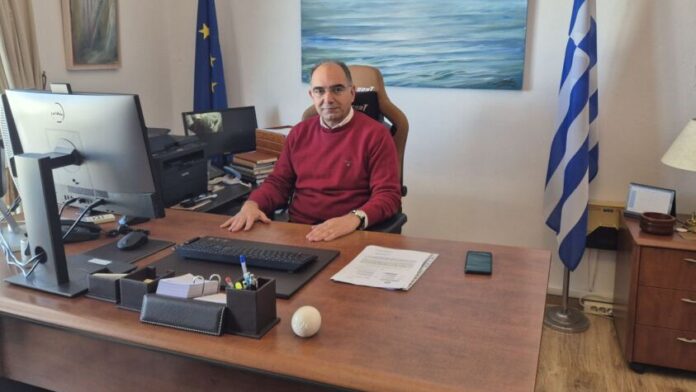 Κ. Μπιζάς: “Επιτάχυνση της νομιμοποίησης έργων σε περιοχές αιγιαλού της Πάρου”