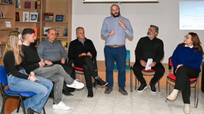 Εντυπωσιακή προσέλευση στην εκδήλωση «Οθόνες και Εφηβεία» στη Δημοτική Βιβλιοθήκη Πεύκης
