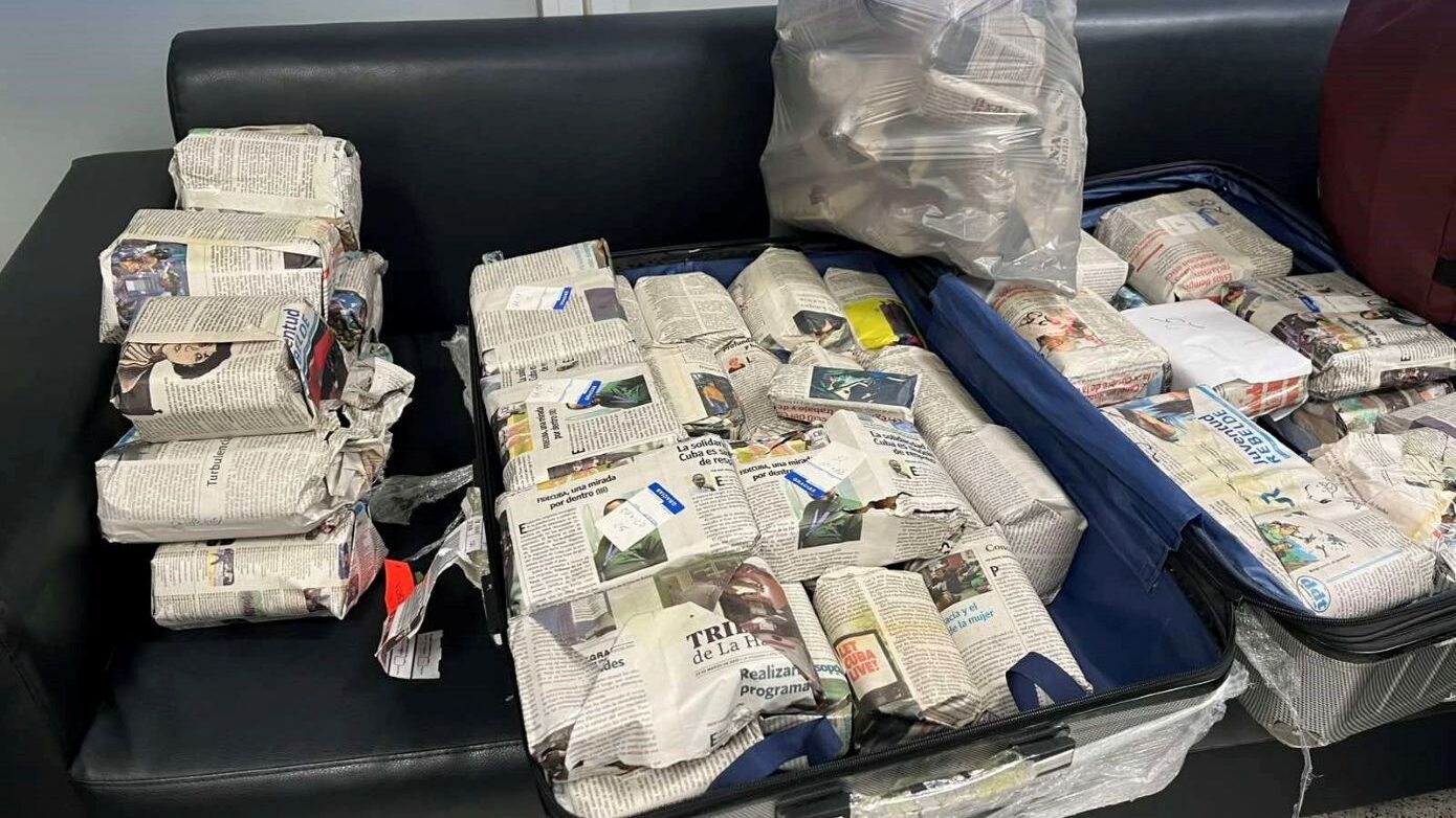 ΑΑΔΕ: Κατασχέθηκαν 43 κιλά παράνομων πούρων Αβάνας, αξίας 440.000 ευρώ, στο αεροδρόμιο Ελ. Βενιζέλος