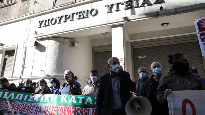 Απεργούν σήμερα οι υγειονομικοί – Συγκέντρωση και πορεία στο υπουργείο Οικονομικών