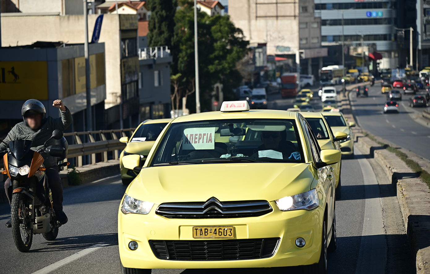 Από αύριο Τρίτη οι ιδιοκτήτες ταξί στην Αττική ξεκινούν συνεχείς 24ωρες απεργίες