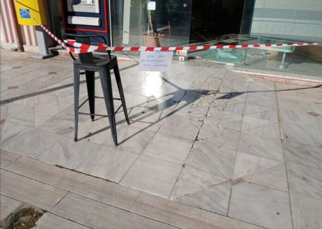 Έφοδος με καλάσνικοφ στα ΕΛΤΑ Λουτρακίου: Η ληστεία ολοκληρώθηκε σε δευτερόλεπτα – «Άκουσα ένα δυνατό μπαμ»