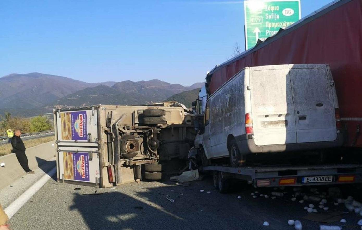 Τροχαίο στην Εγνατία Οδό στο ύψος των Λουτρών Σιδηροκάστρου –  Νταλίκα συγκρούστηκε με όχημα της οδικής βοήθειας