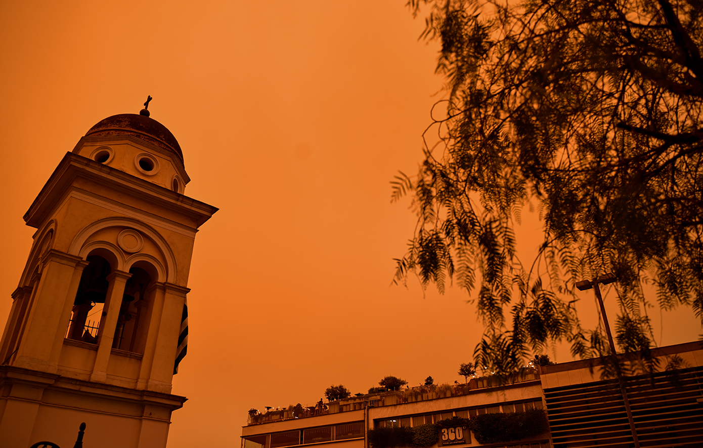 Αφρικανική σκόνη, βροχή και… λάσπη: Το μείγμα που καλύπτει τη χώρα