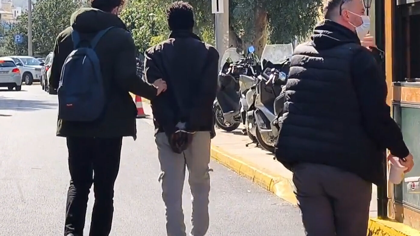 Στην Ευελπίδων ο 48χρονος Σουδανός με χειροβομβίδες κοντά στη ΓΑΔΑ